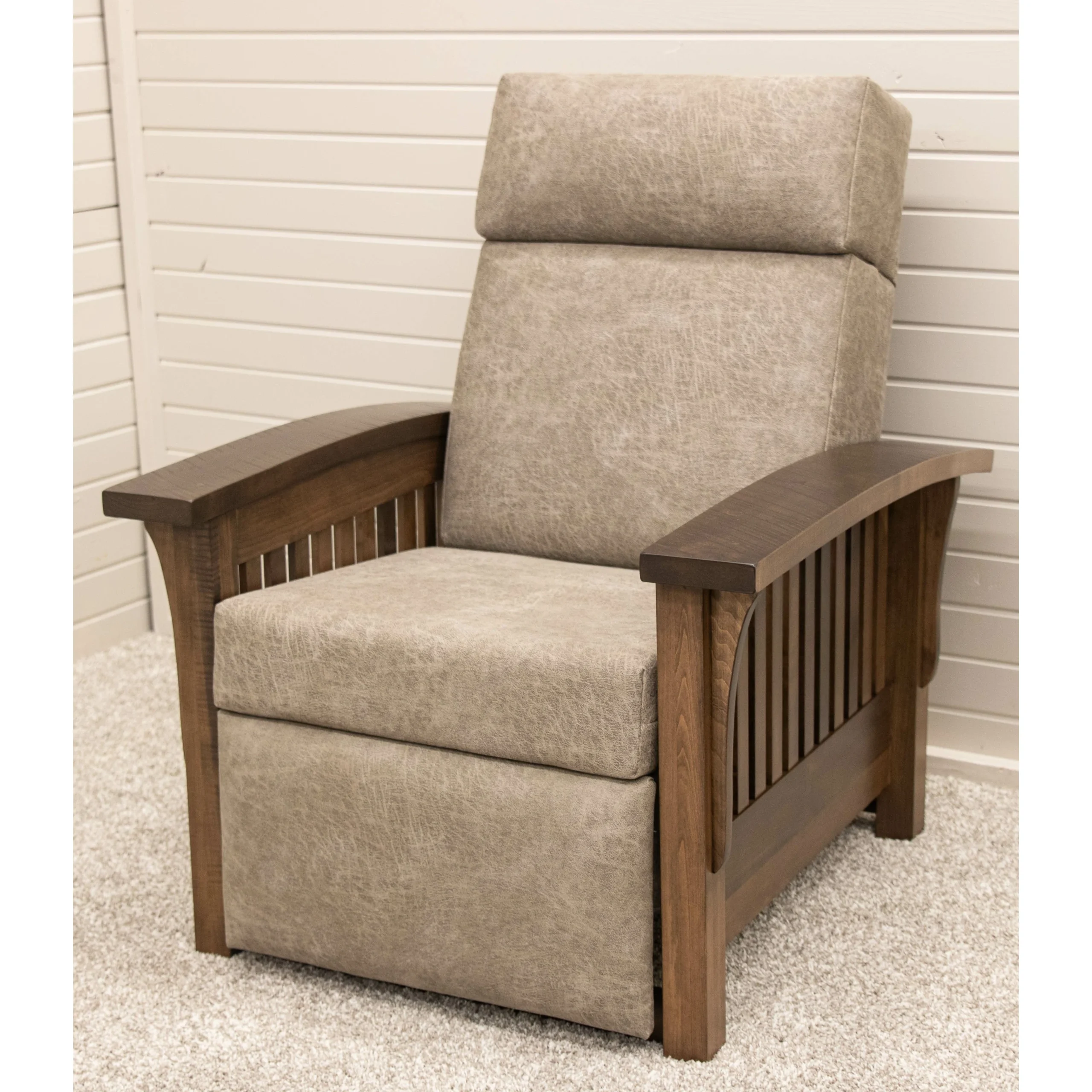 Mission Push Back Recliner with Maple Wood Arms | M-CO-22-61