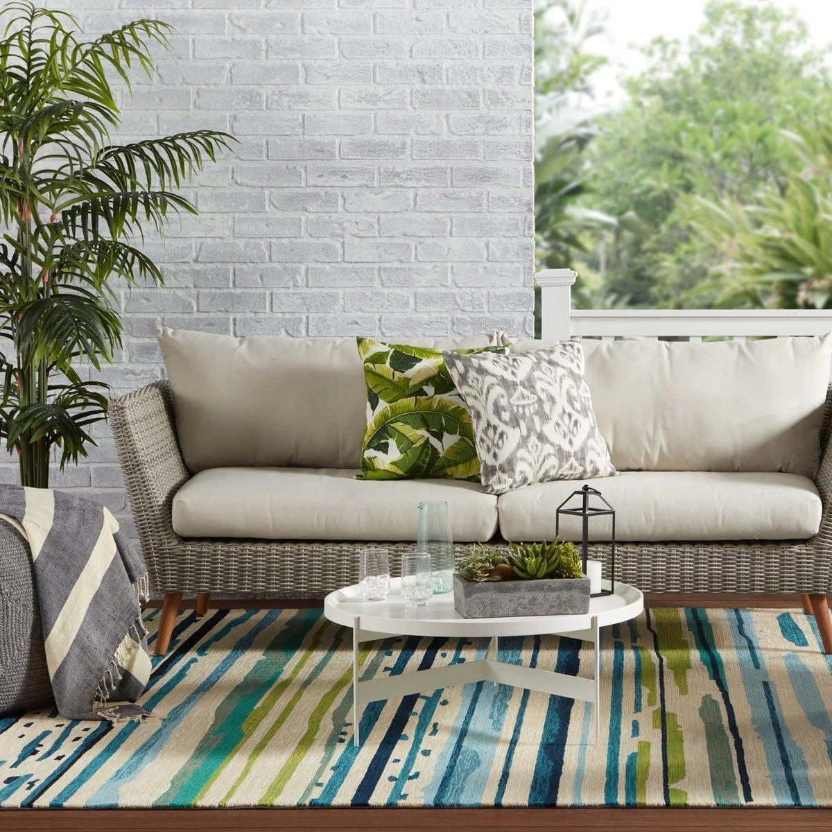 Ollie Hand-Tufted Indoor / Outdoor Rug